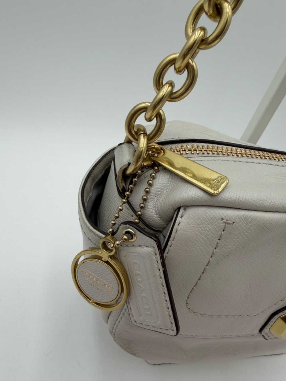 Coach Campbell Turnlock Leather Crossbody Bag F24843 in a Metallic Chalk Color - Picture 4 of 15
